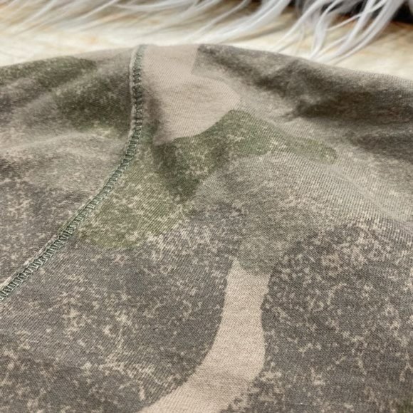 RELISTED Hollister Camo Long Sleeve Crop Top Camouflage - Picture 6 of 6